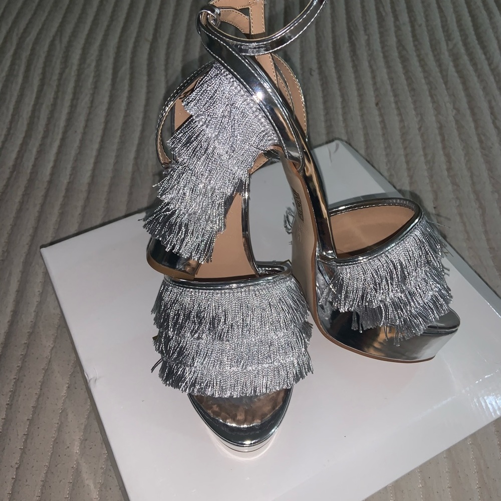 Sandals - Picture 3 of 4